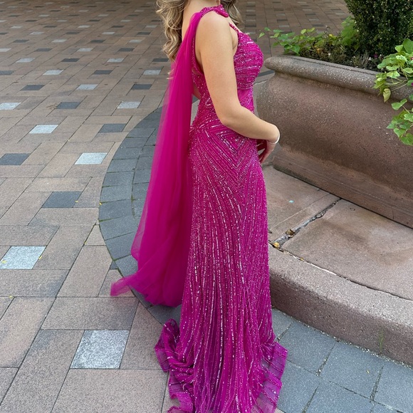 Catwalk couture beaded fuchsia evening gown - Picture 5 of 7